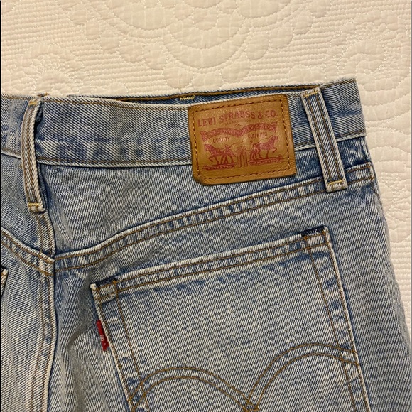 Levi’s 501 Shorts - Picture 4 of 9